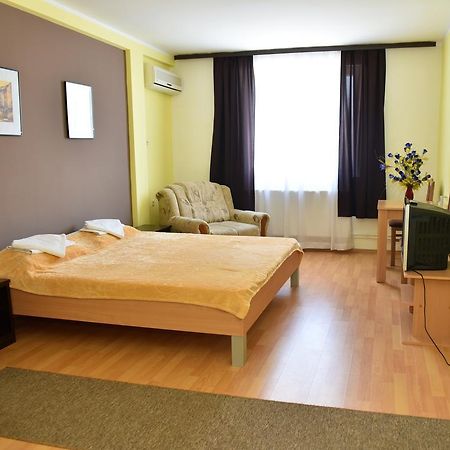 Hostel Milkaza Novi Sad Eksteriør billede