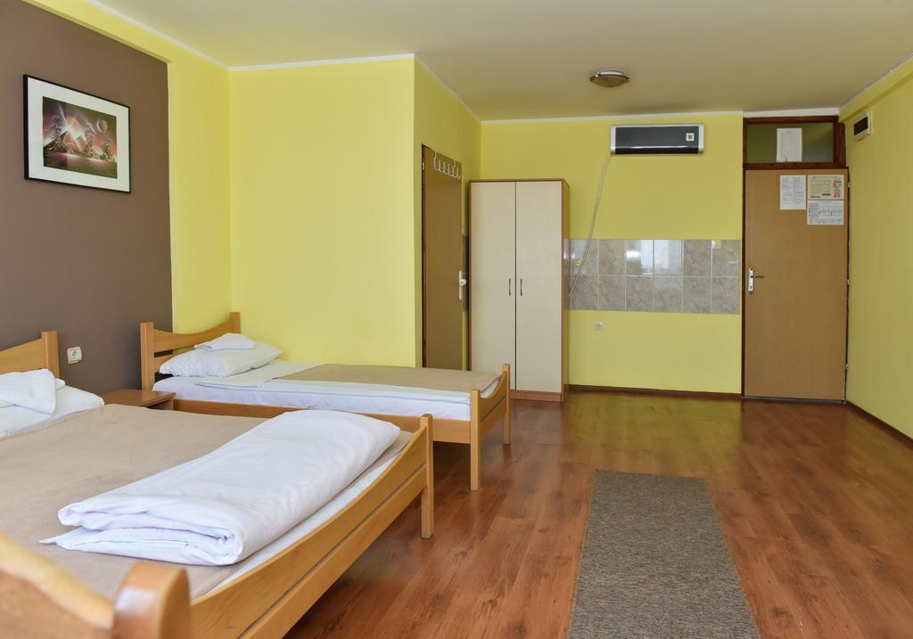 Hostel Milkaza Novi Sad Eksteriør billede
