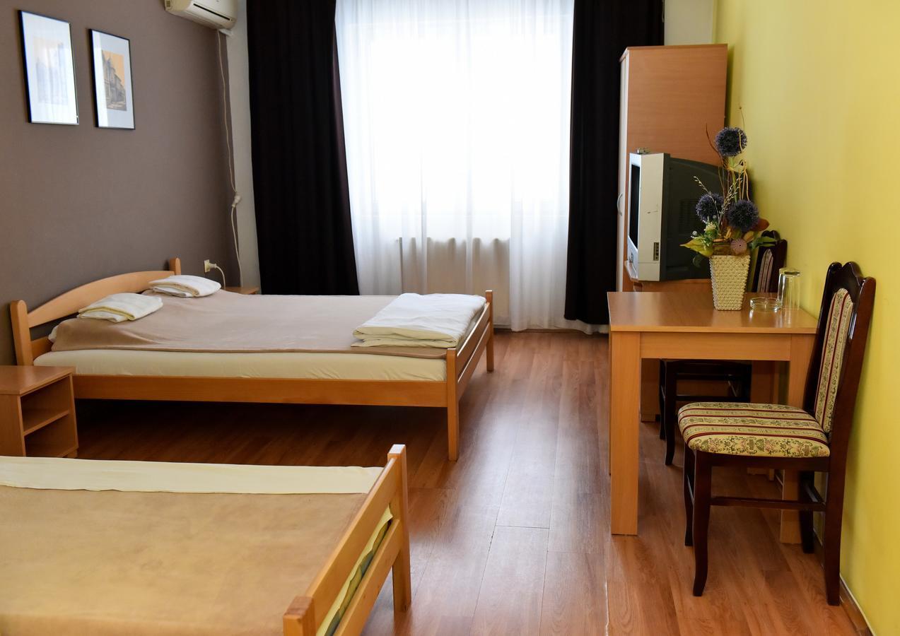 Hostel Milkaza Novi Sad Eksteriør billede