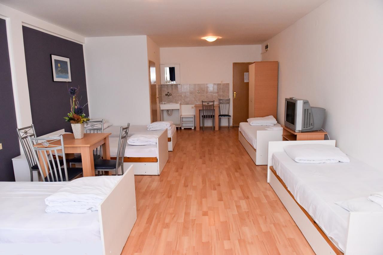 Hostel Milkaza Novi Sad Eksteriør billede