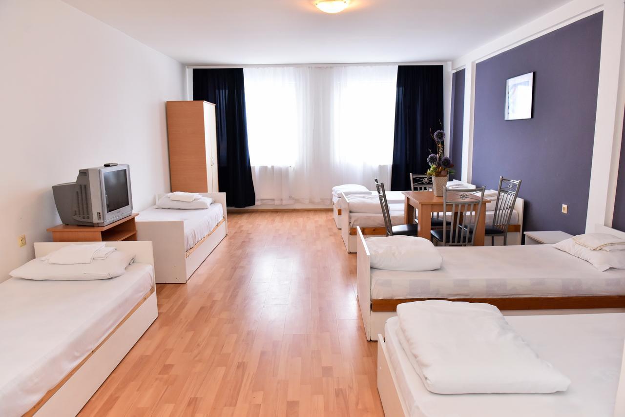 Hostel Milkaza Novi Sad Eksteriør billede